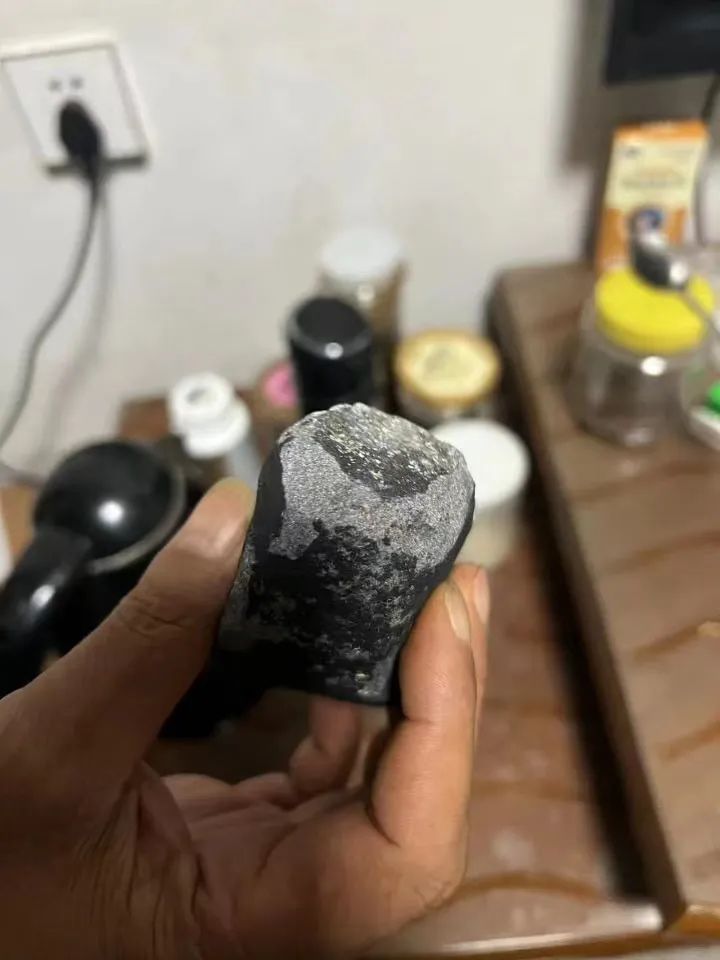 DƬ